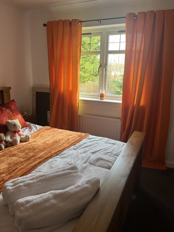 Room Douglas Muir Drive in Glasgow