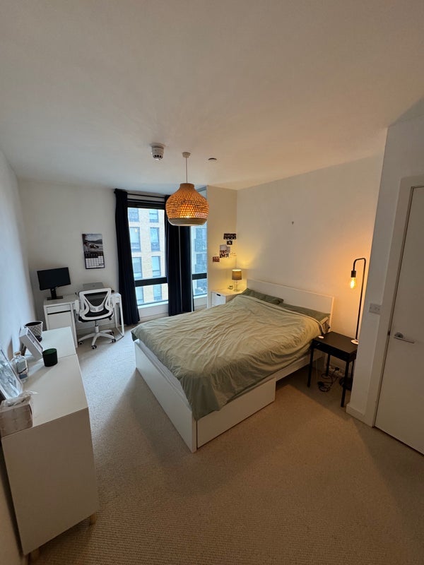 Room Cadmium Square in Greater London