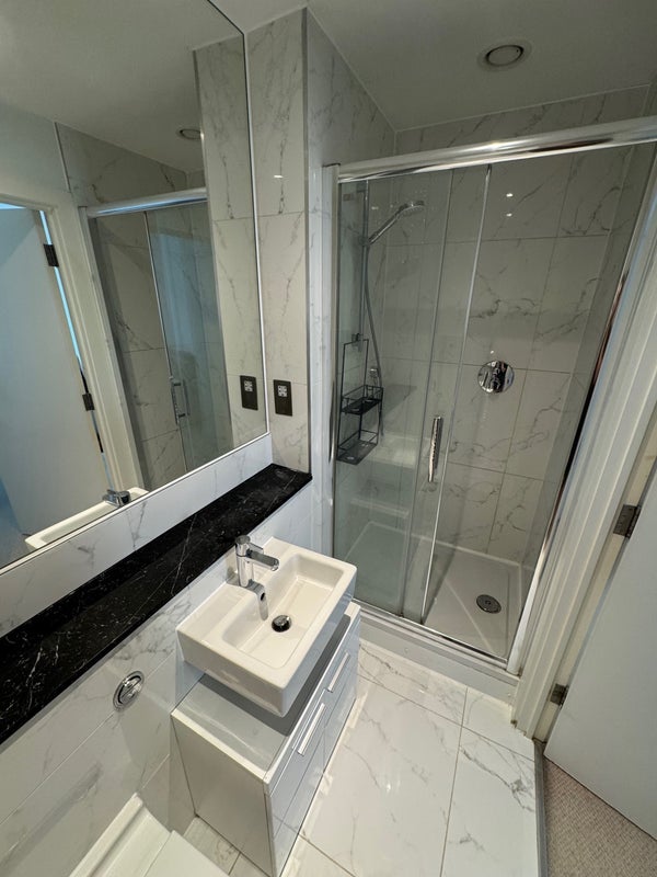 Room Cadmium Square in Greater London