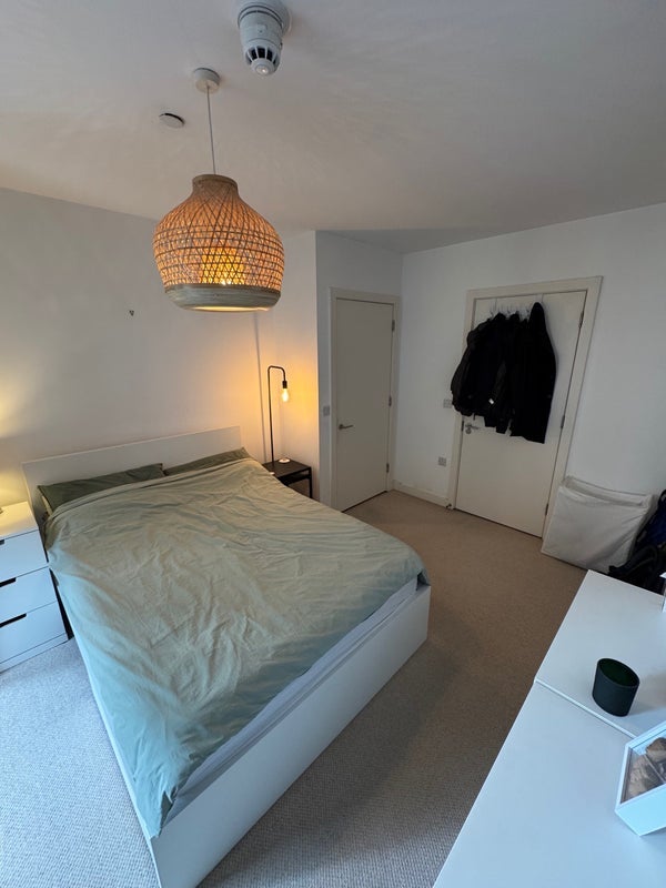 Room Cadmium Square in Greater London
