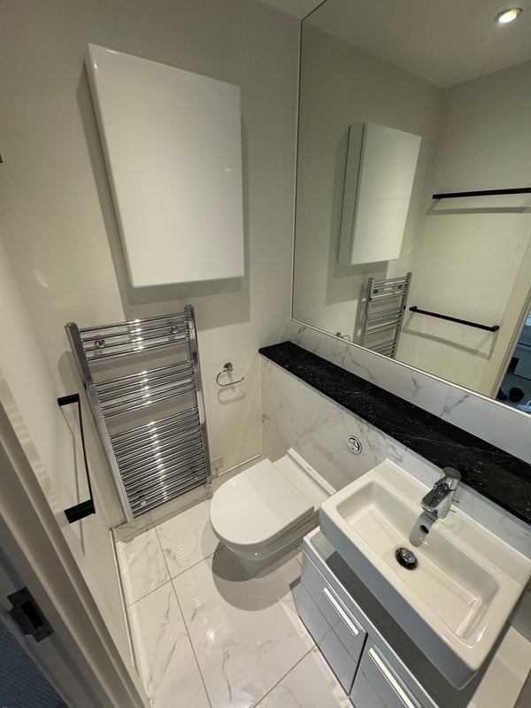 Room Cadmium Square in Greater London