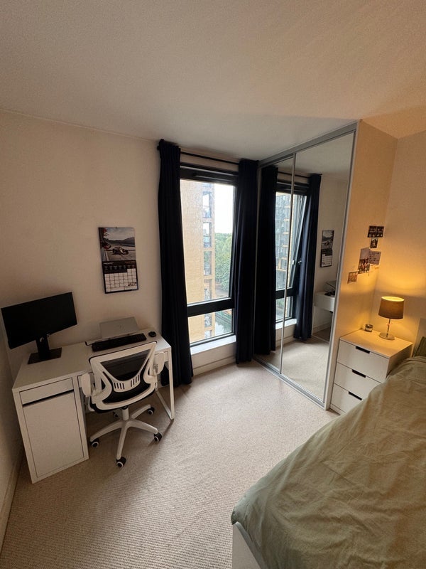 Room Cadmium Square in Greater London