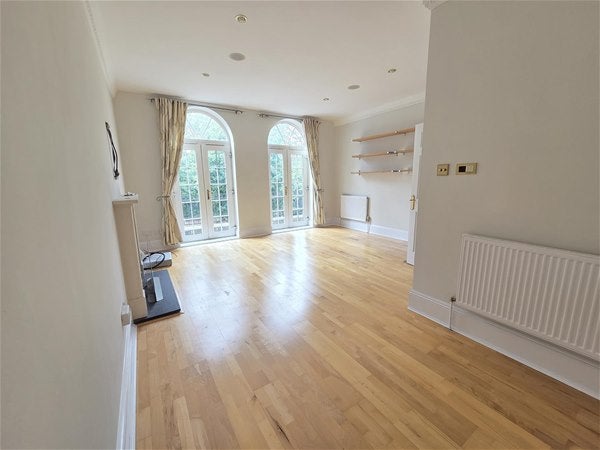 House Savery Drive in Elmbridge
