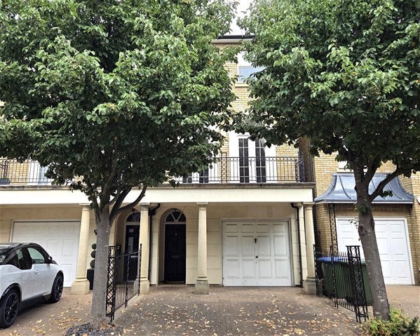 House Savery Drive in Elmbridge