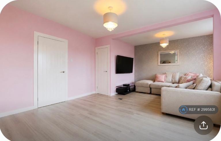Flat Chirnside Road in Glasgow