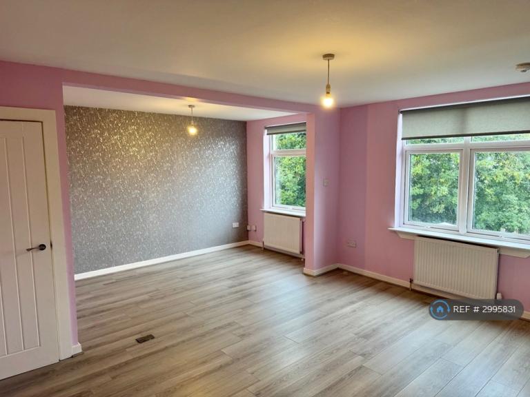 Flat Chirnside Road in Glasgow