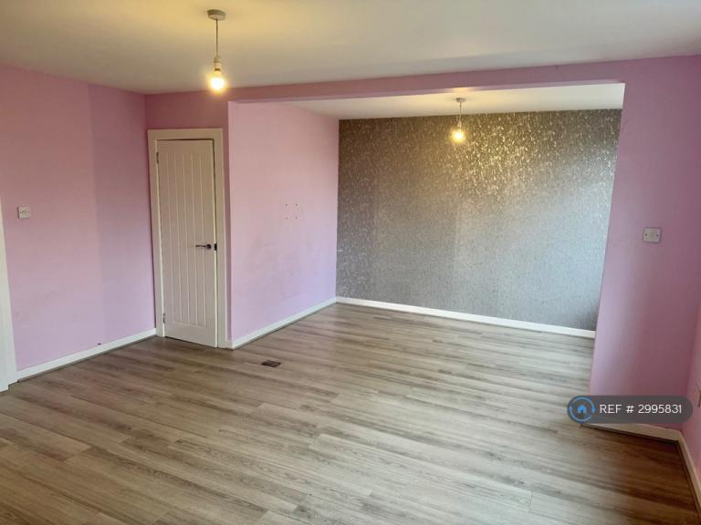 Flat Chirnside Road in Glasgow