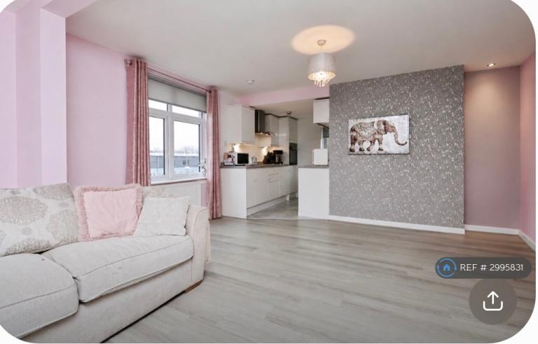 Flat Chirnside Road in Glasgow