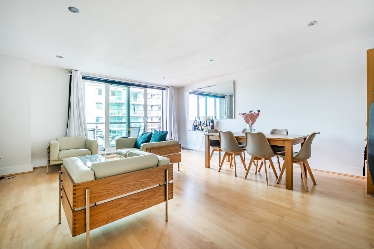 Flat Bridgefoot in Greater London