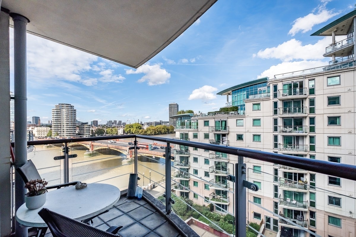 Flat Bridgefoot in Greater London