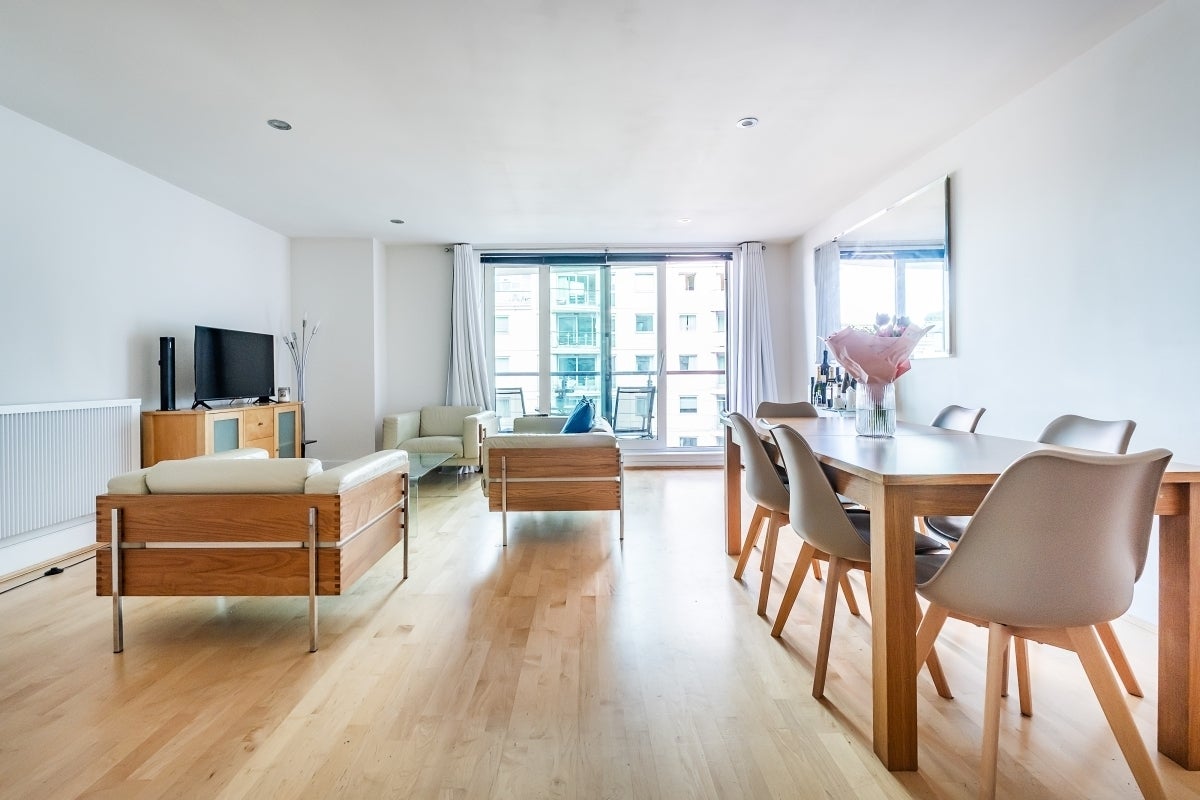 Flat Bridgefoot in Greater London
