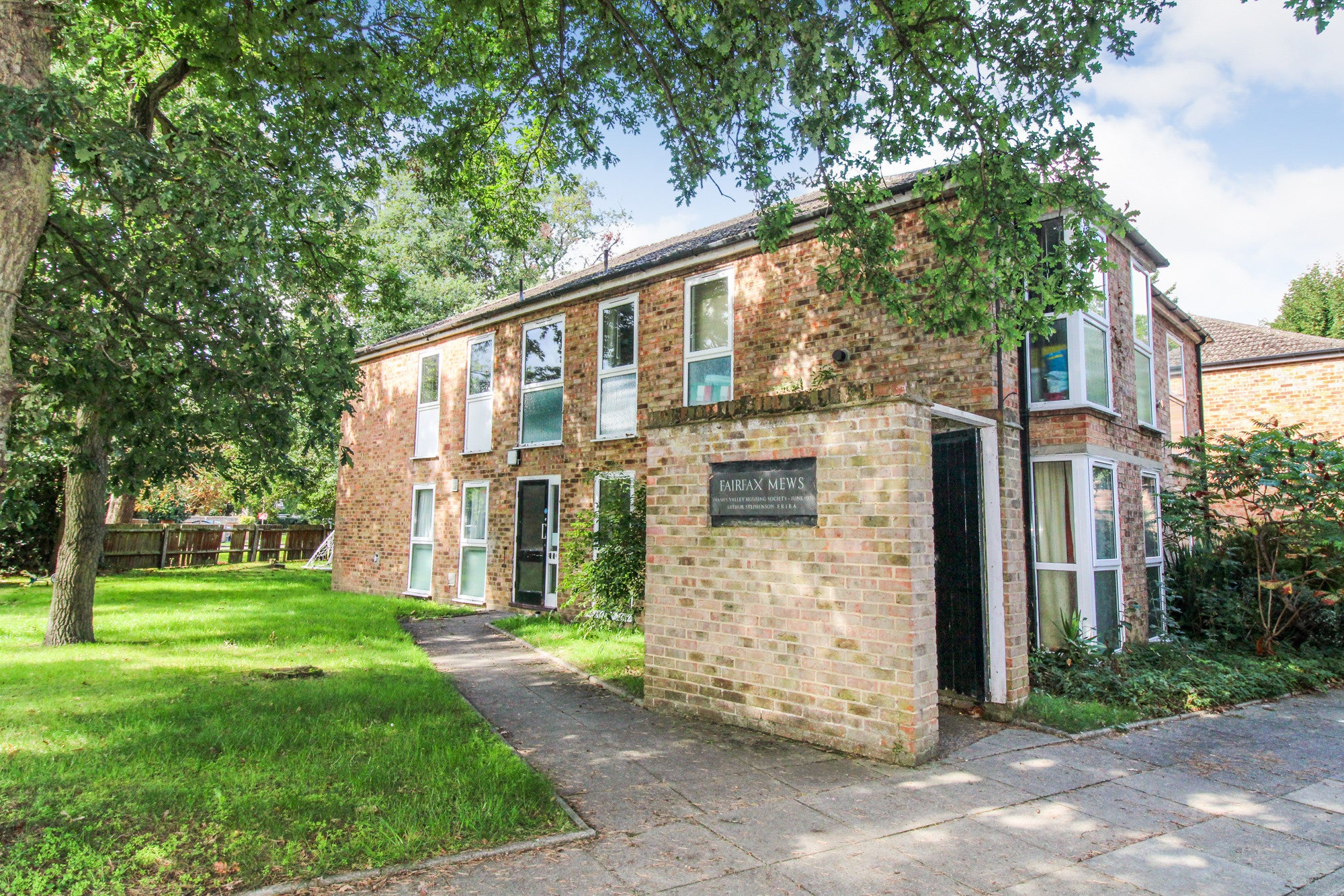 Flat Fairfax Mews in Rushmoor