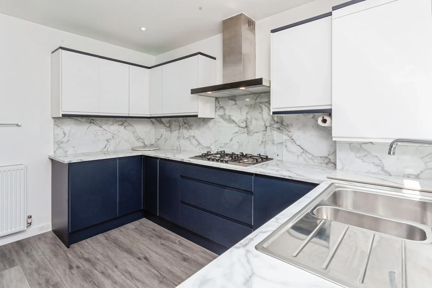 Flat Woodlands Avenue in Greater London