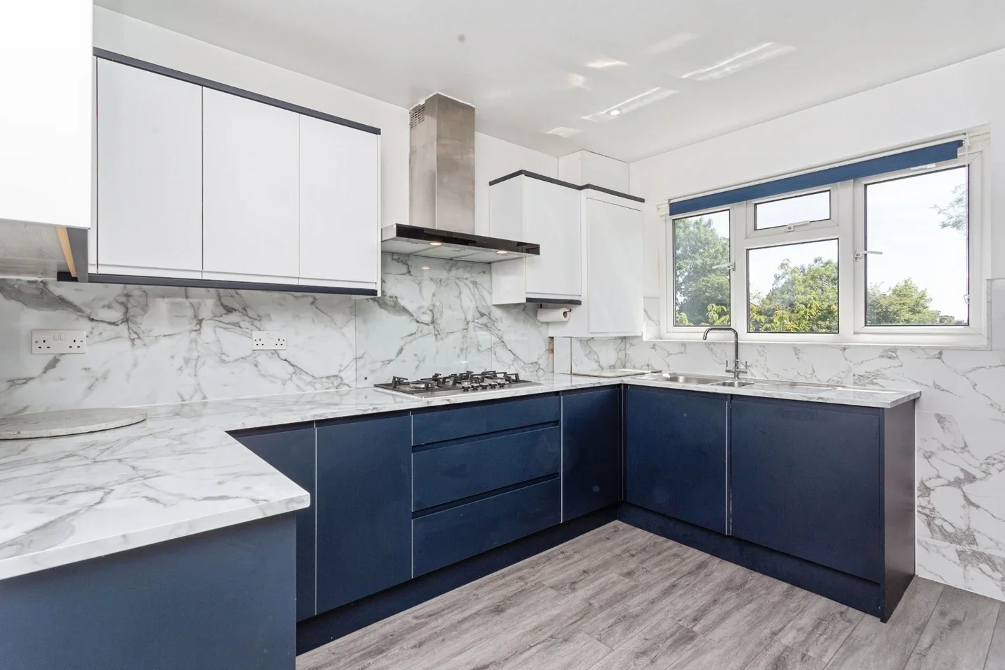 Flat Woodlands Avenue in Greater London