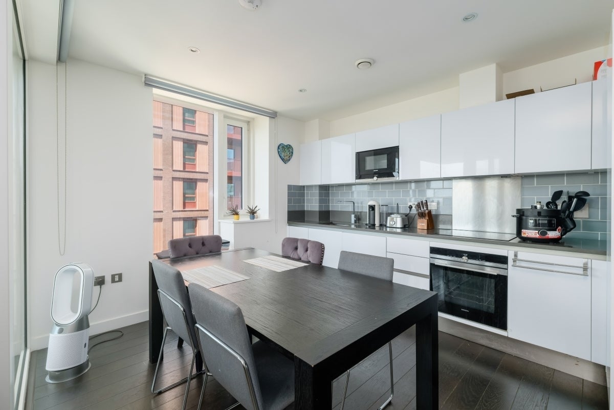 Flat Pilot Walk in Greater London