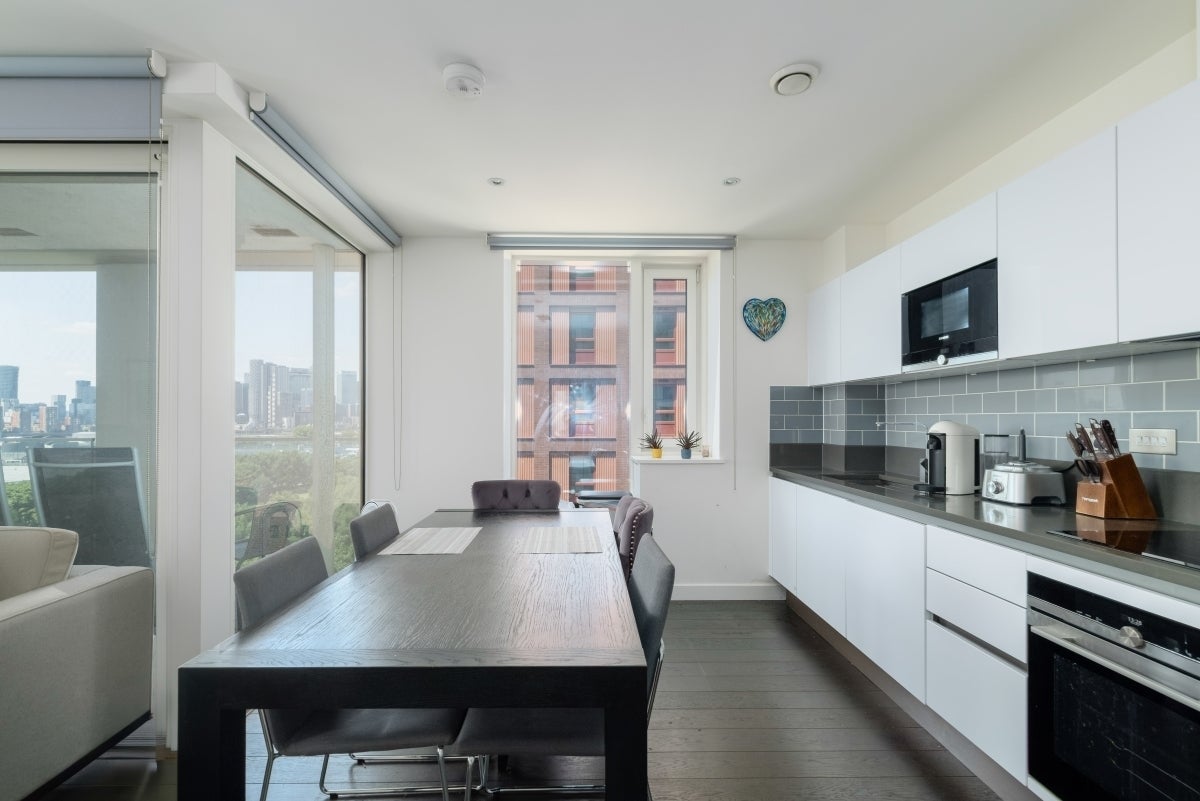 Flat Pilot Walk in Greater London