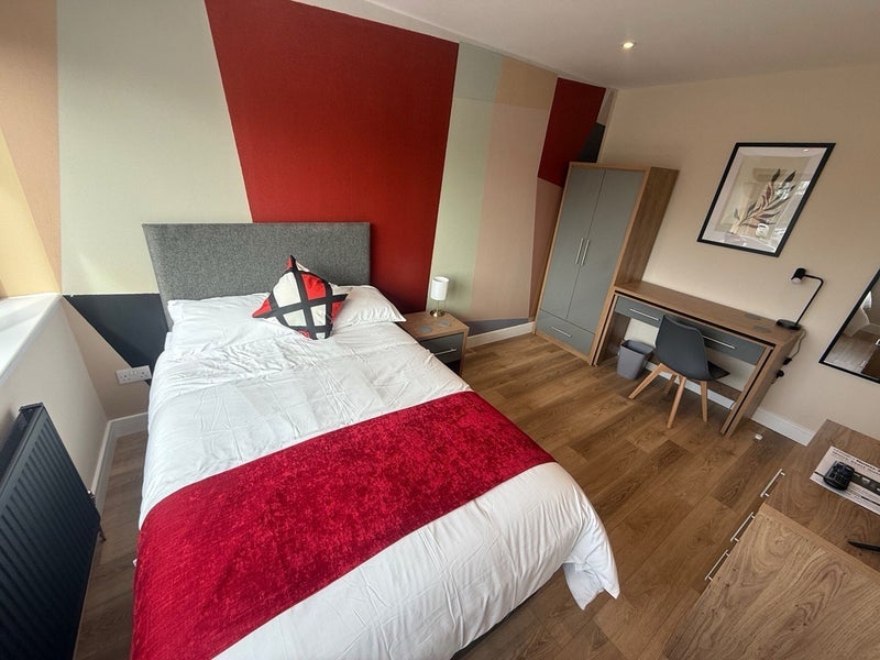 Room College Street in Nuneaton and Bedworth