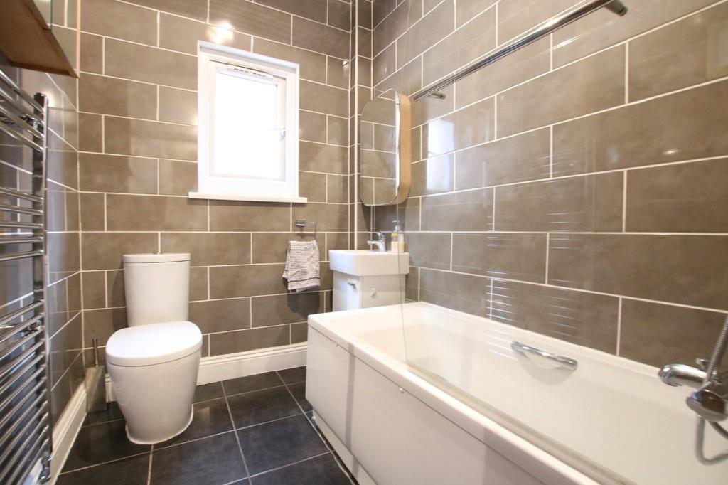 Flat Ellis Close in Greater London