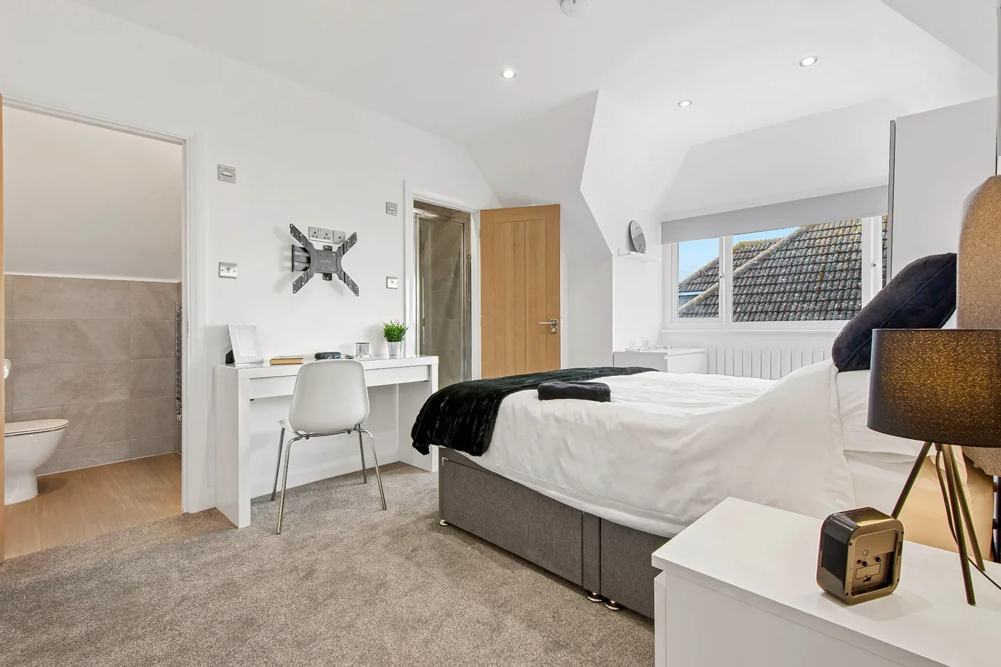 Room Lewis Road in Kettering