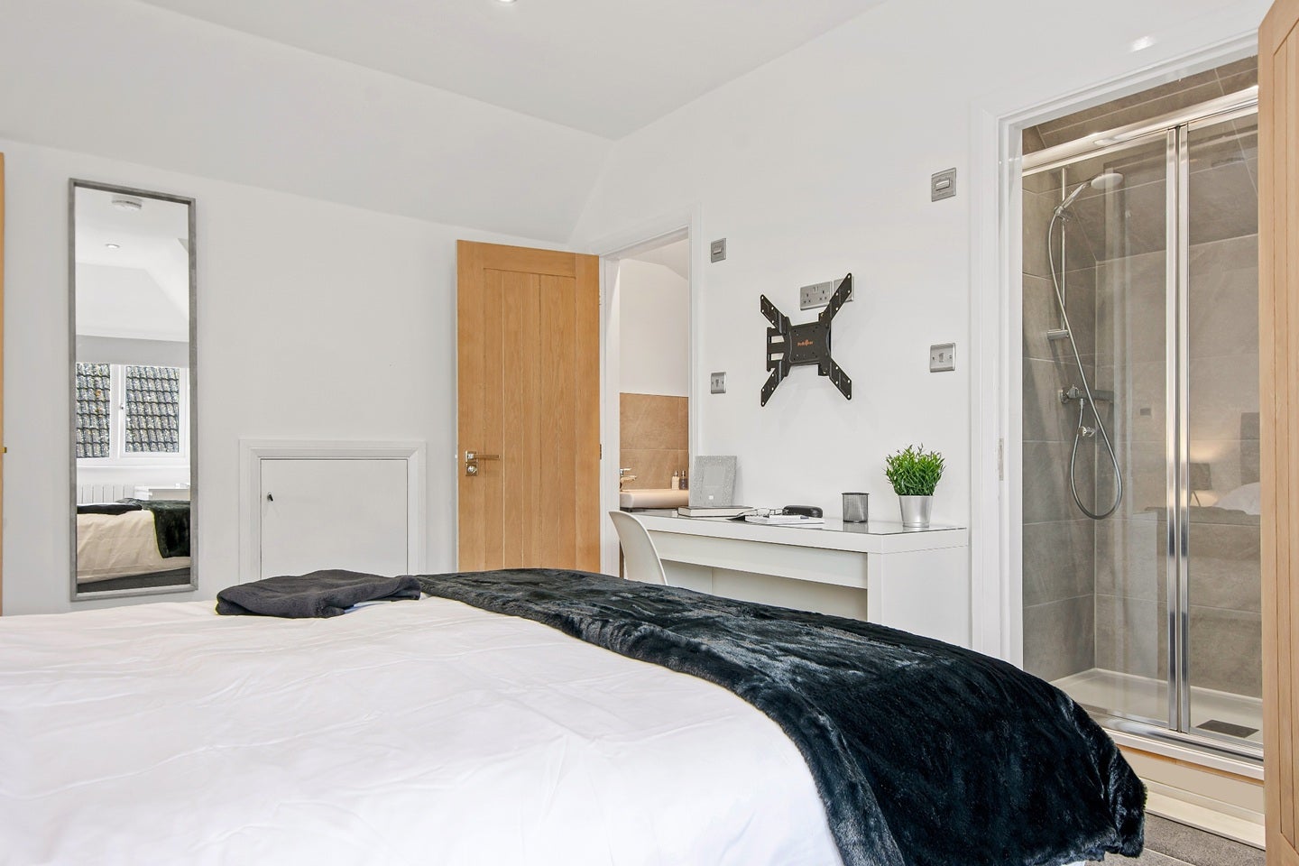 Room Lewis Road in Kettering