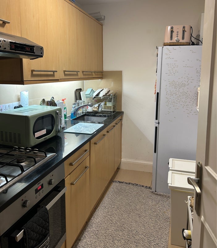 Flat Mattock Lane in Greater London