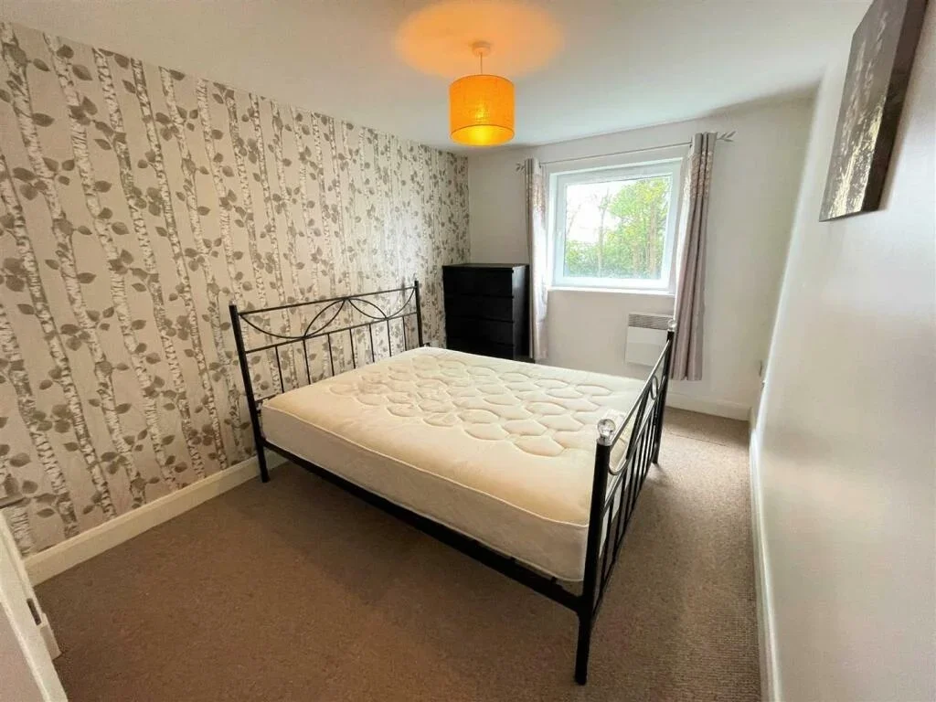 Flat Pocklington Drive in Manchester