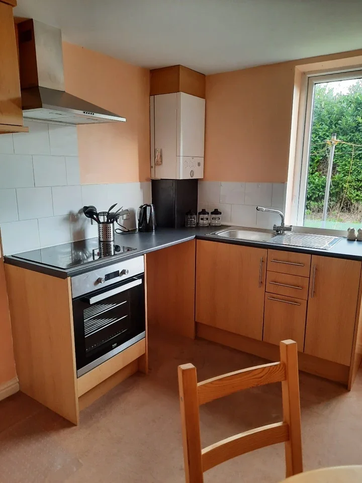 Flat Albion Terrace in Greater London