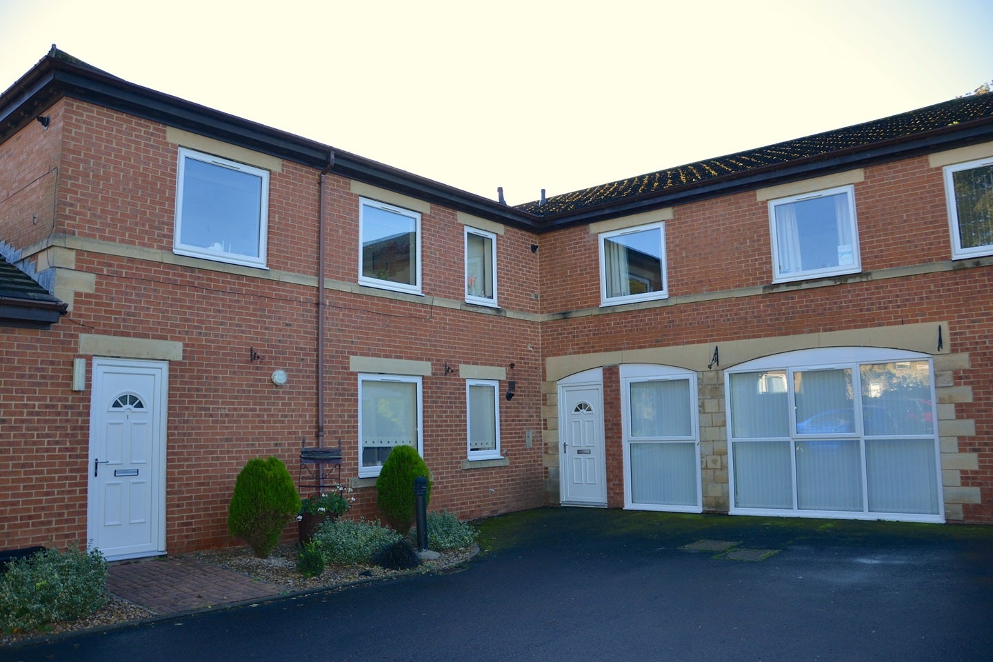 Flat Albion Terrace in Greater London