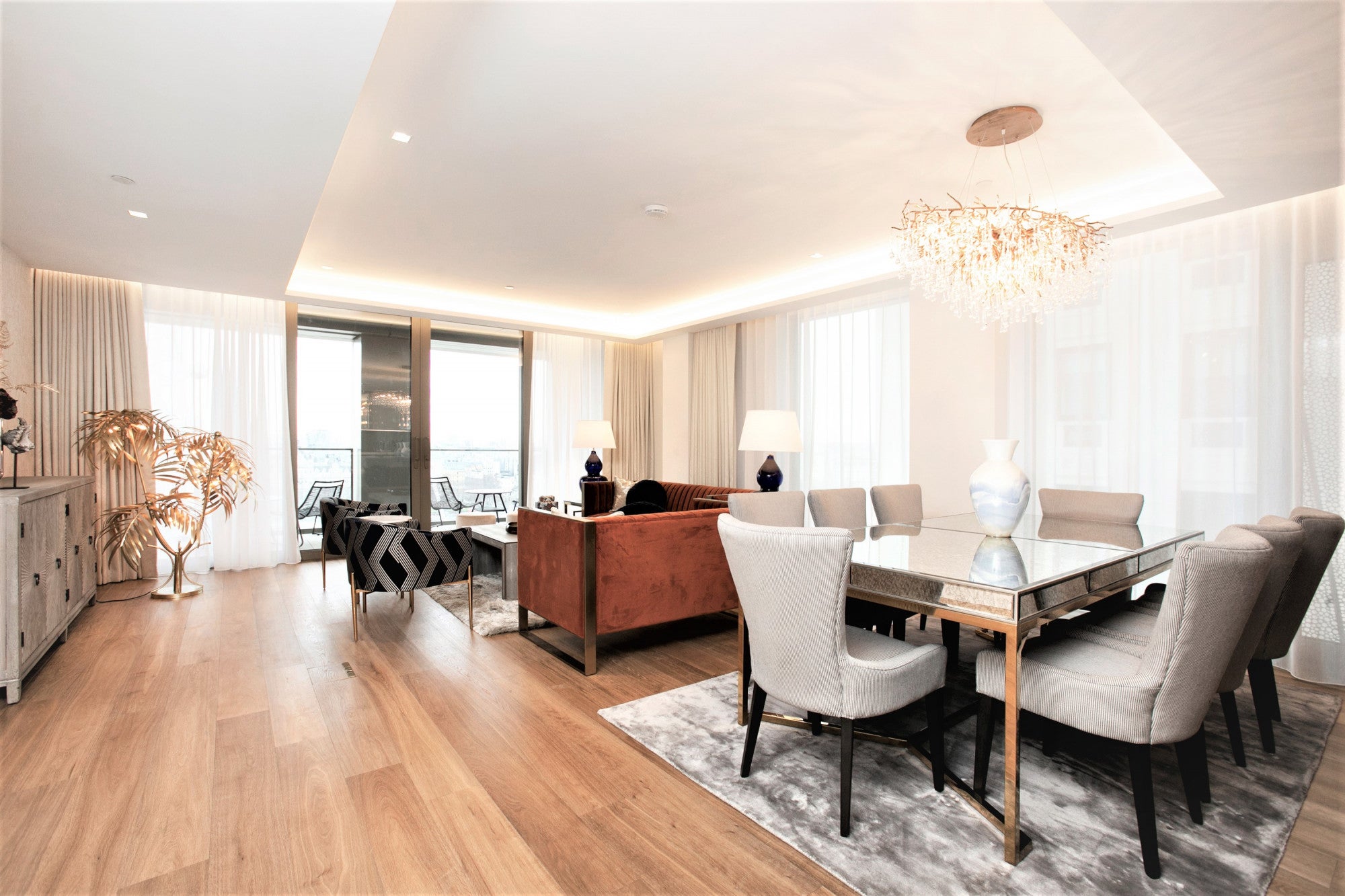 Flat Belvedere Road in Greater London