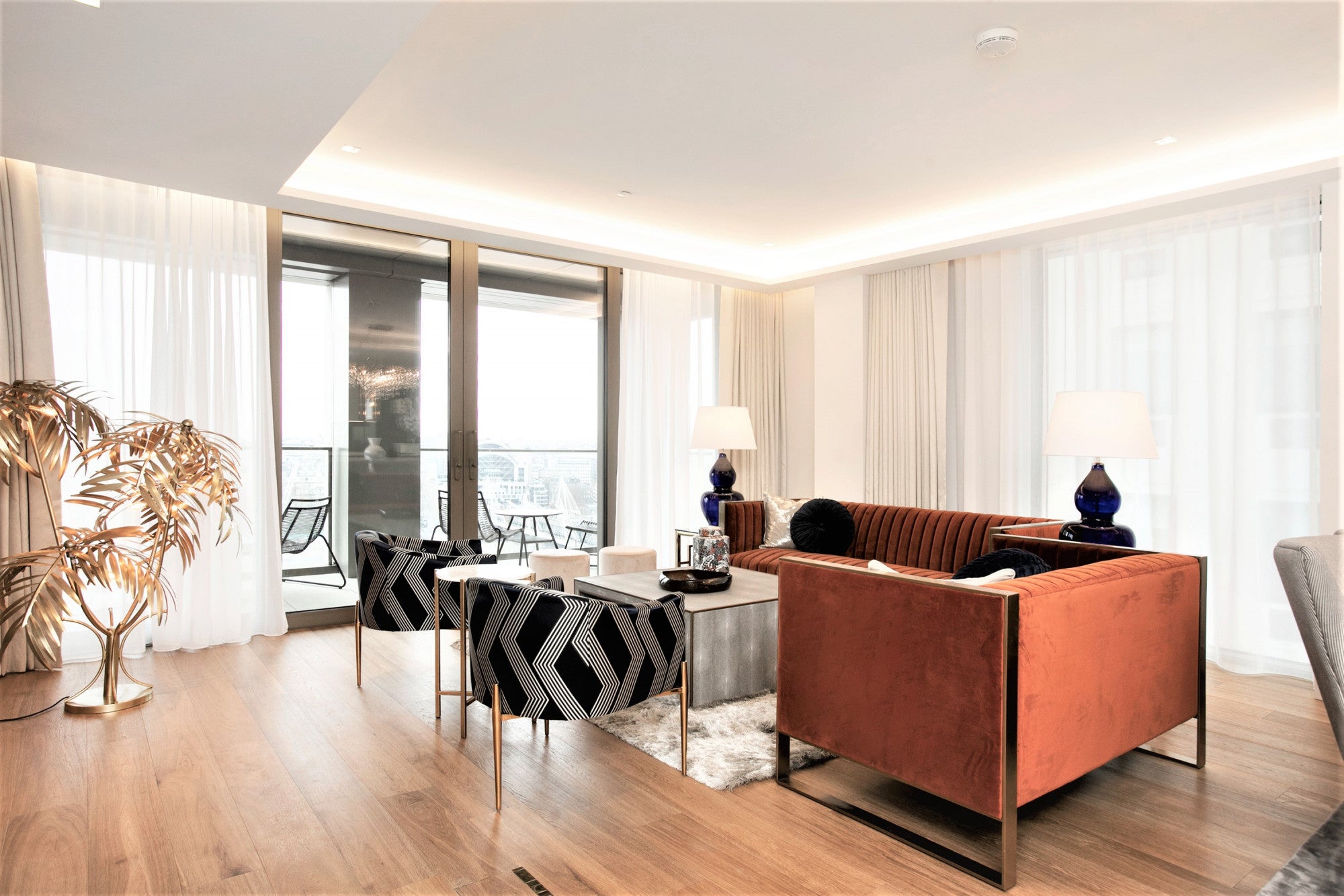 Flat Belvedere Road in Greater London