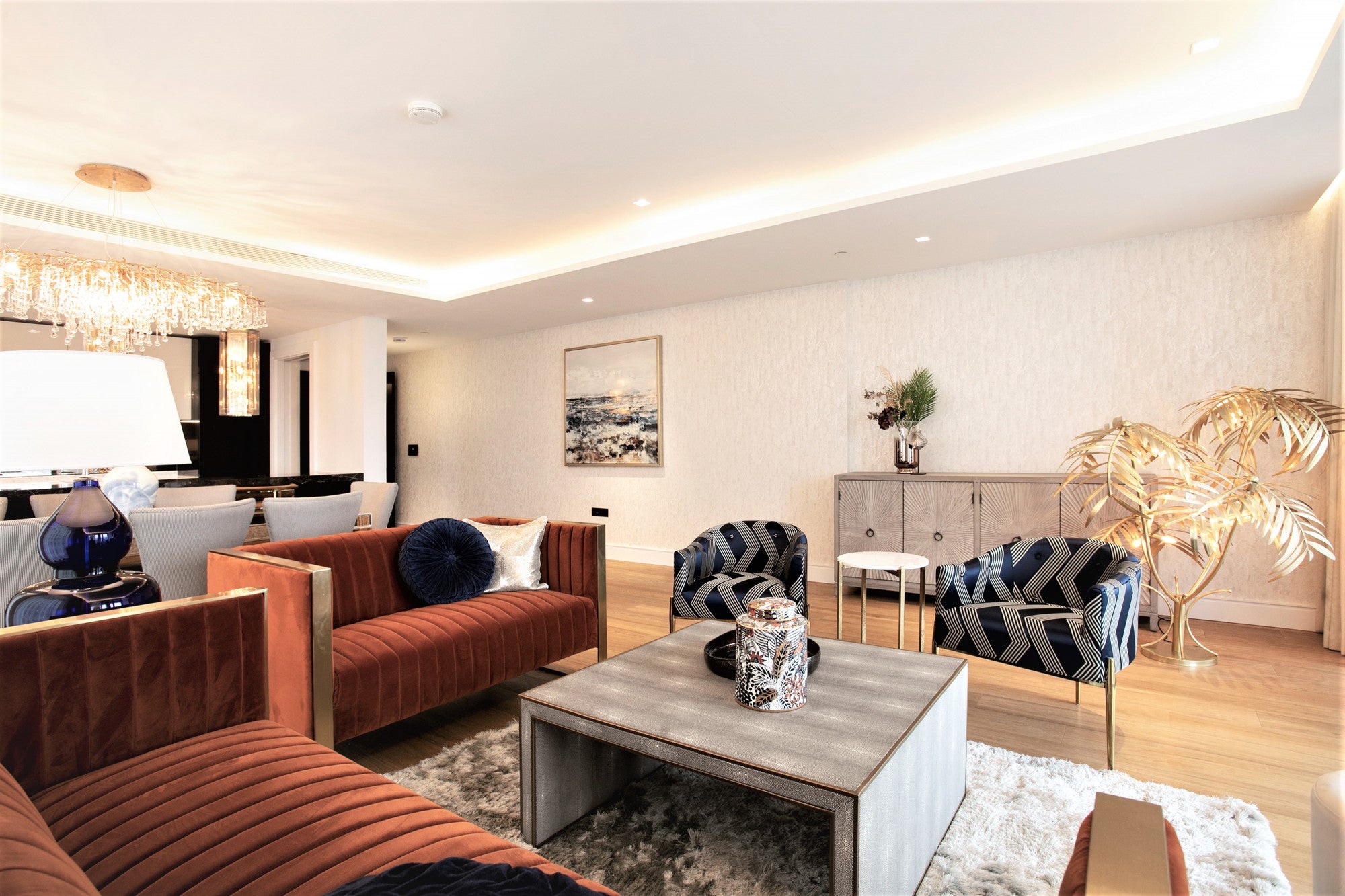 Flat Belvedere Road in Greater London