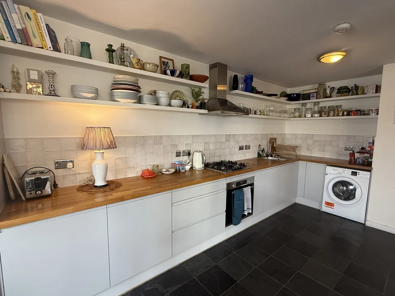 Flat Shepherds Bush Green in Greater London