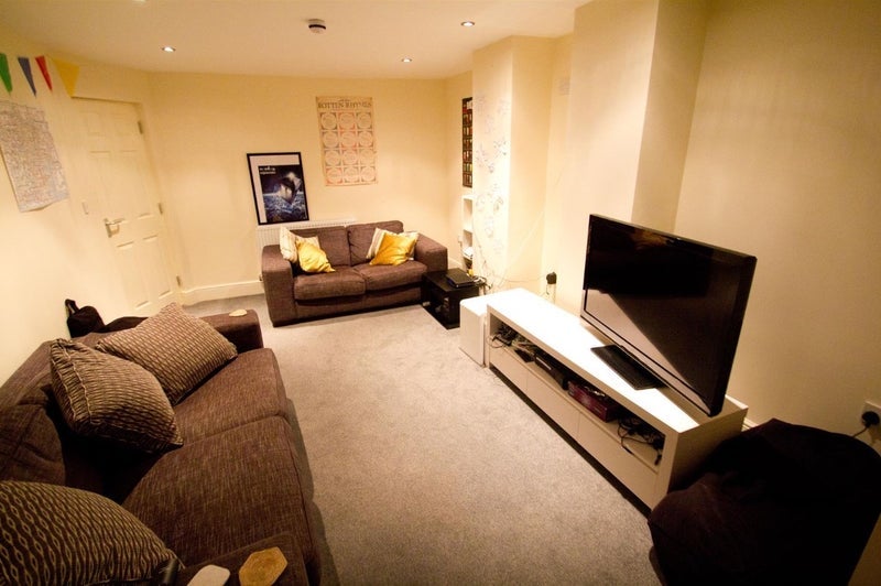 Room Blenheim Crescent in Leeds
