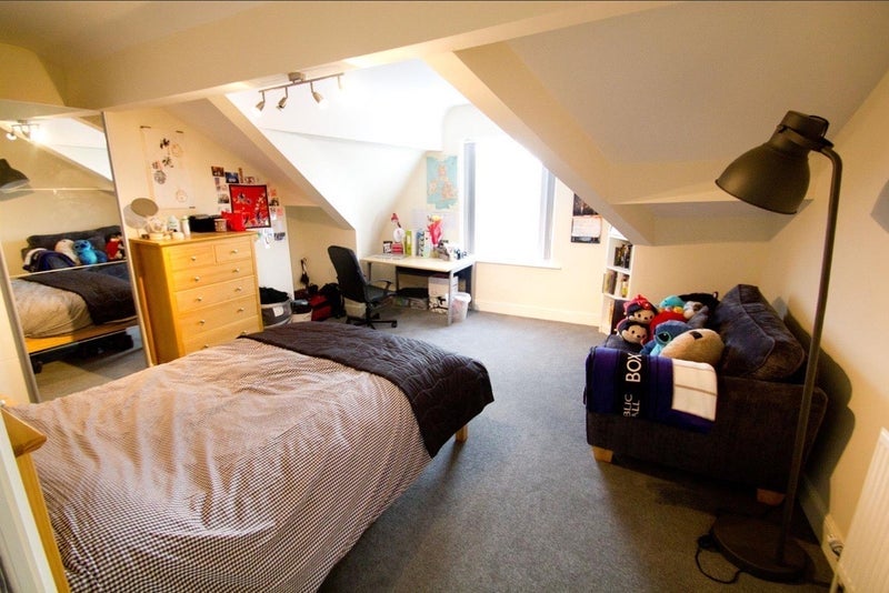 Room Blenheim Crescent in Leeds