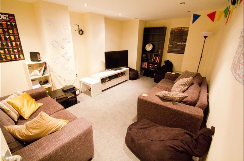 Room Blenheim Crescent in Leeds