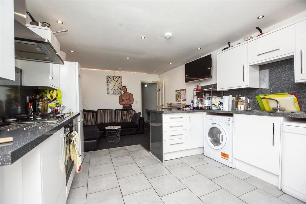 Flat Tiverton Road in Birmingham
