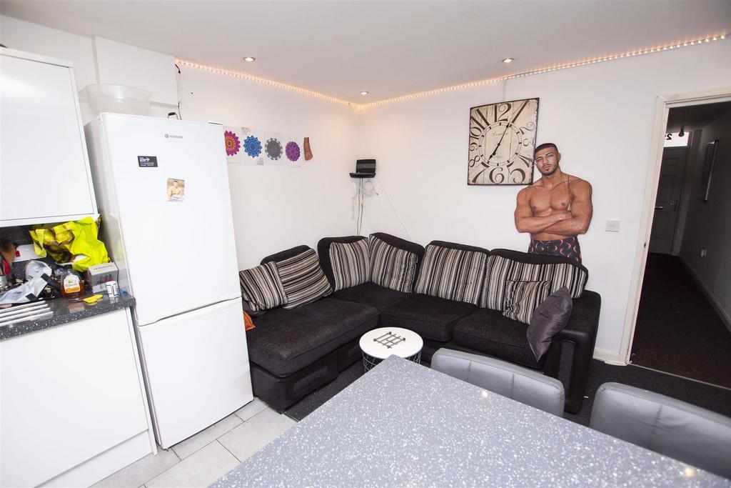 Flat Tiverton Road in Birmingham