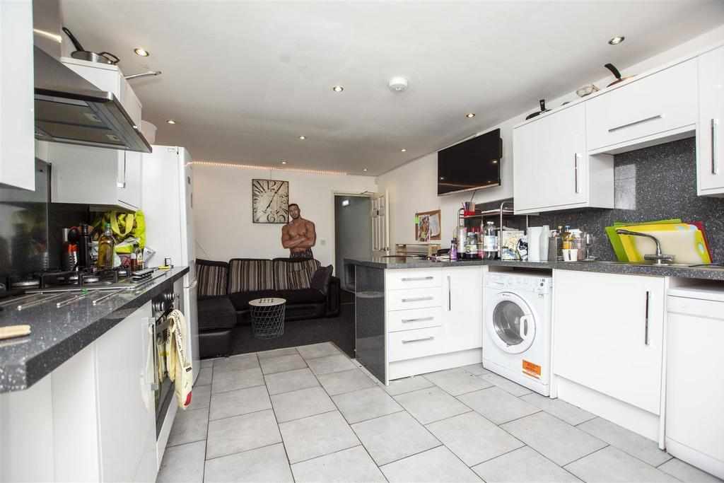 Flat Tiverton Road in Birmingham