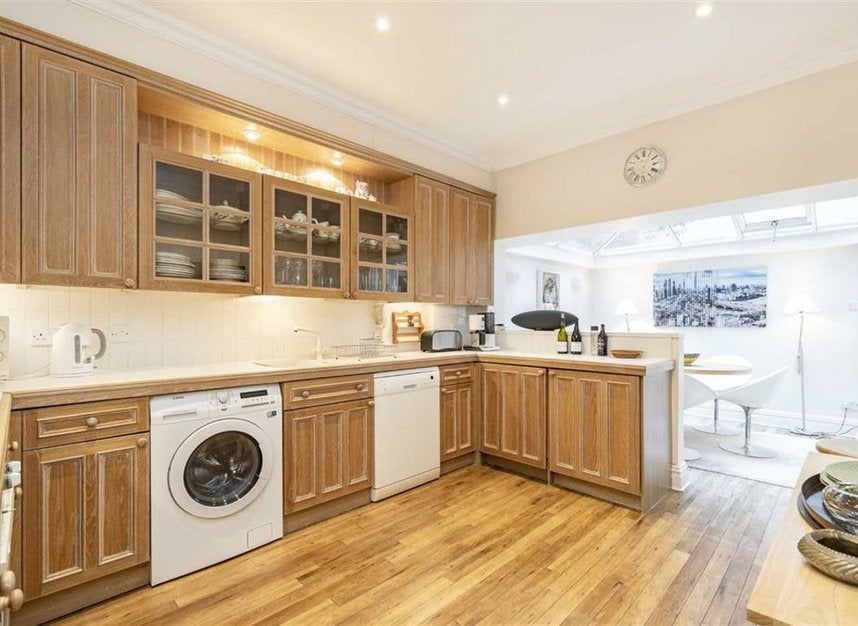 Flat Bina Gardens in Greater London