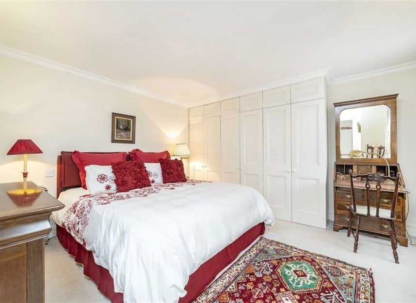 Flat Bina Gardens in Greater London