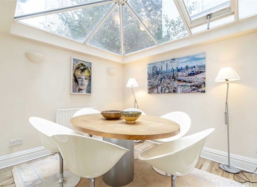 Flat Bina Gardens in Greater London
