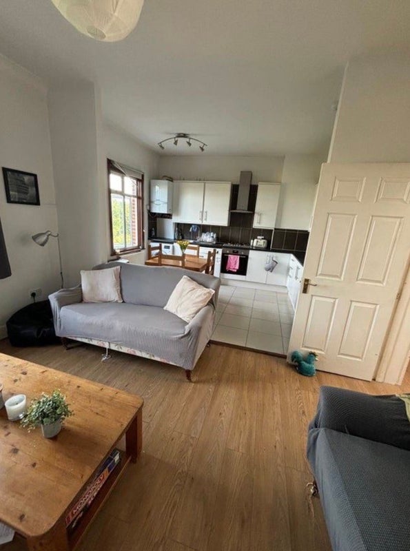 Room Devonshire Road in Greater London