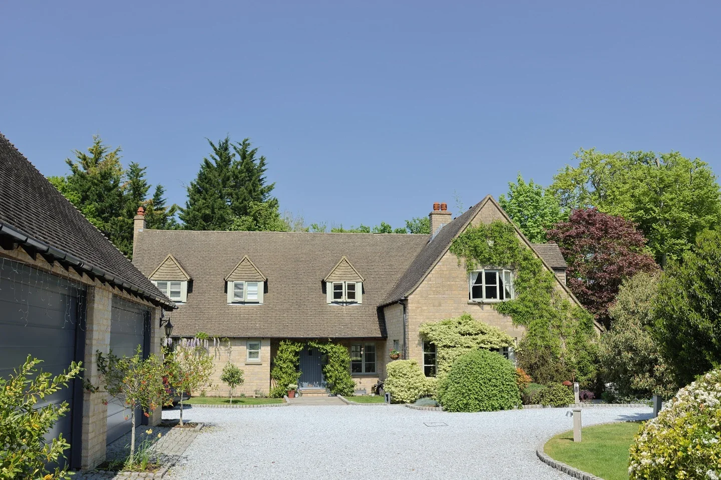 House The Warren in Mole Valley