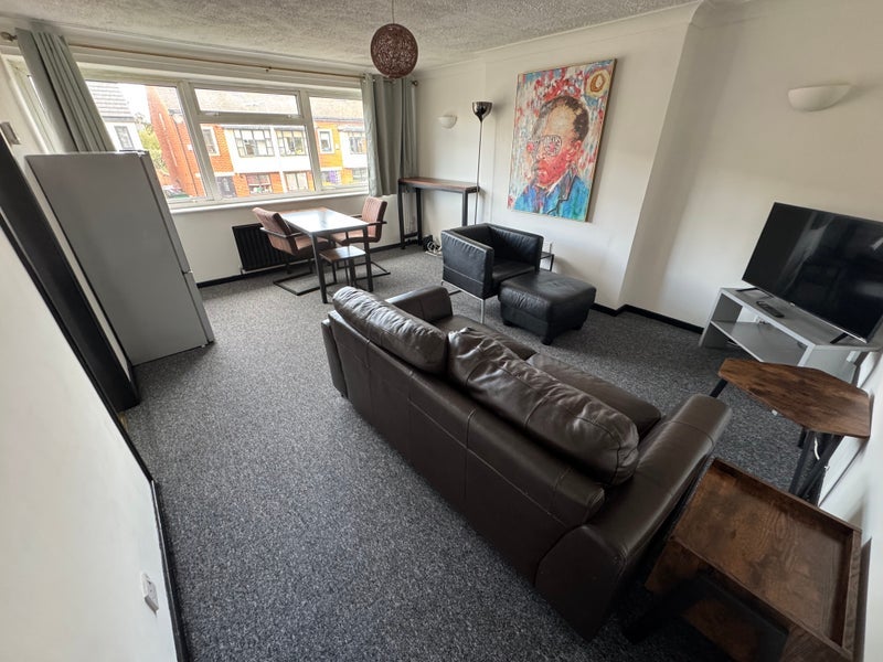 Room Eltham Road in Rushcliffe