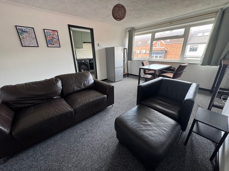 Room Eltham Road in Rushcliffe