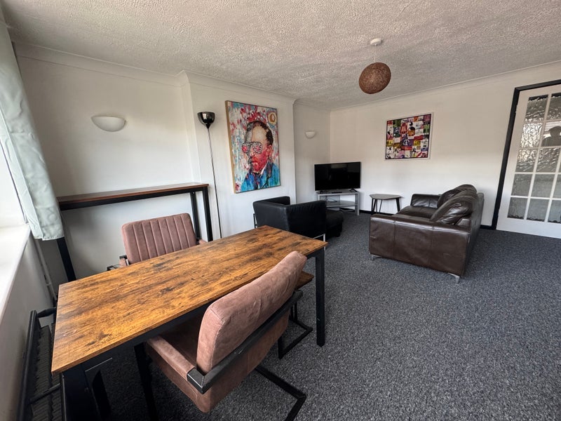 Room Eltham Road in Rushcliffe