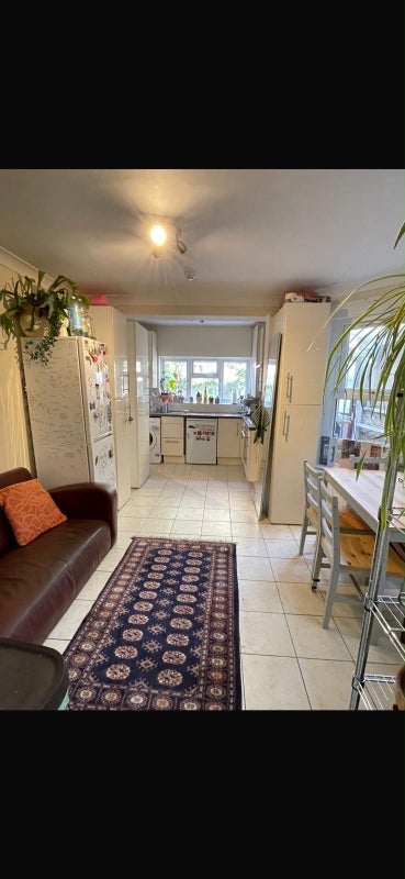 Room Shacklewell Lane in Greater London