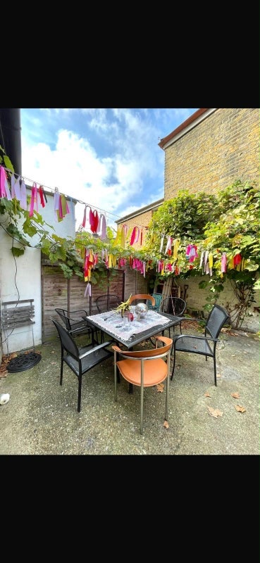 Room Shacklewell Lane in Greater London