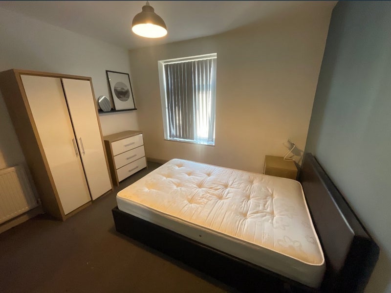Room Oldham Road in Milnrow