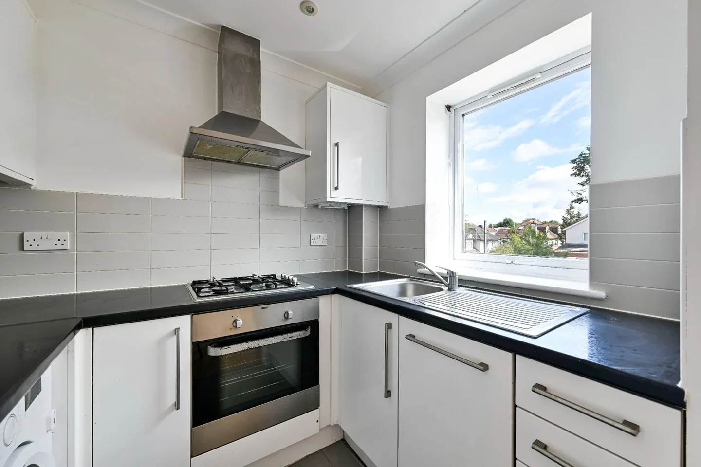 Flat Woodbury Close in Greater London